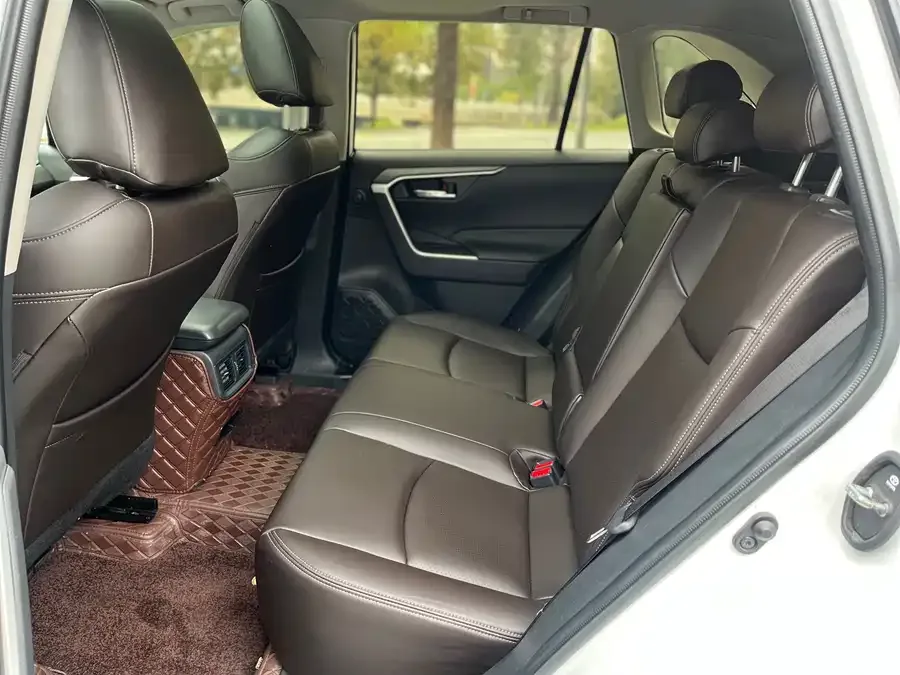 Toyota RAV4 RAV4 Rongfang 2021 2.0L CVT 2WD Fashion Edition 2022 — миниатюра 2