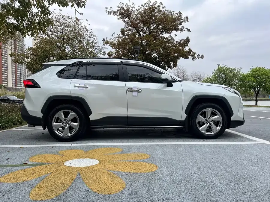 Toyota RAV4 RAV4 Rongfang 2021 2.0L CVT 2WD Fashion Edition 2022 — миниатюра 4
