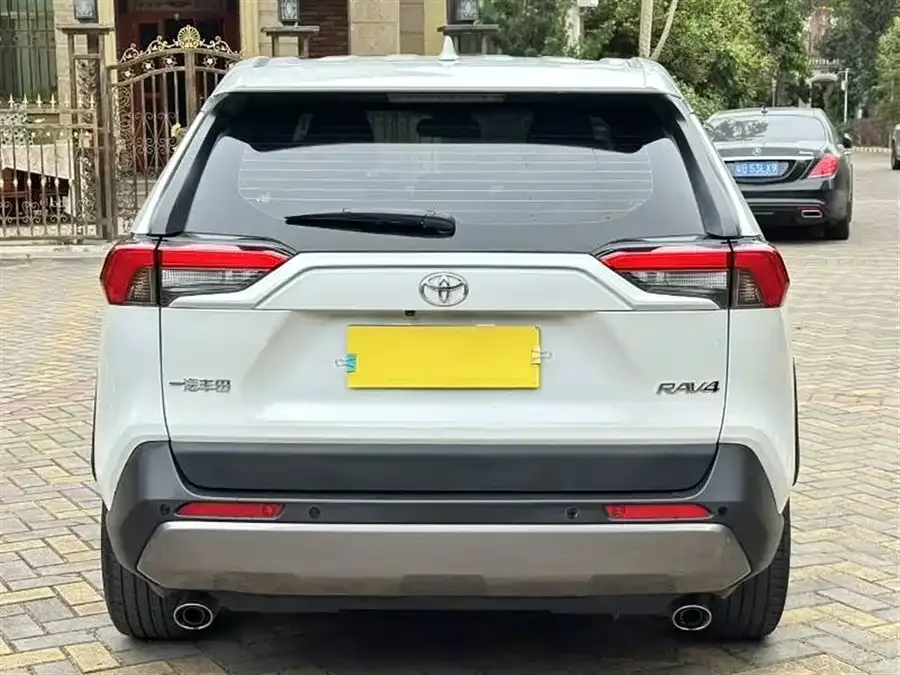 Toyota RAV4 RAV4 Rongfang 2022 2.0L CVT 2WD Fashion PLUS Edition 2023 — миниатюра 2