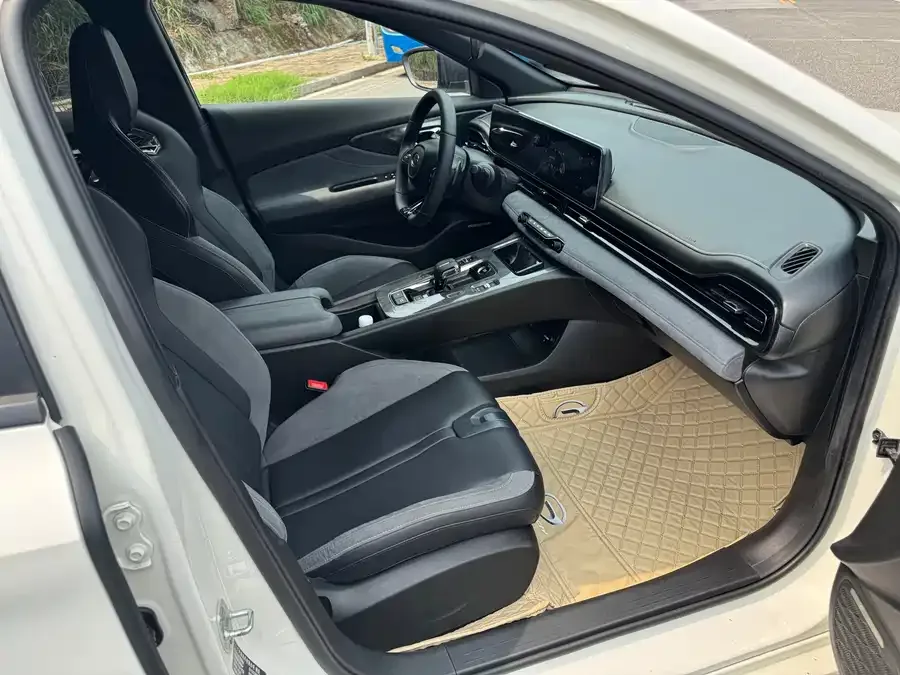 GAC Trumpchi Shadow Leopard Shadow Leopard 2024 400T Automatic Shadow Leopard R PRO Edition 2024 — миниатюра 3