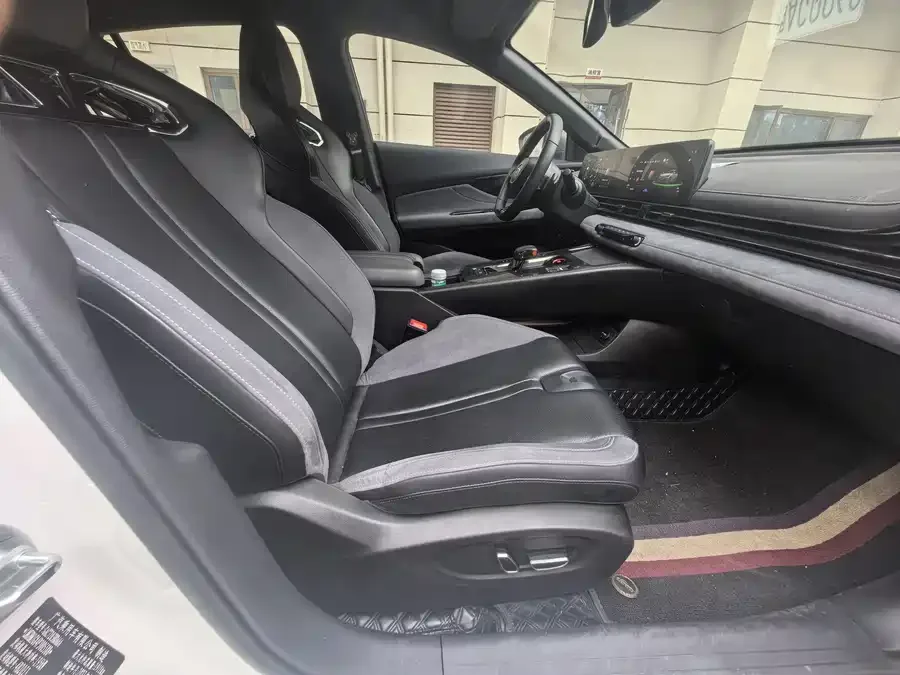 GAC Trumpchi Shadow Leopard Shadow Leopard 2023 400T Automatic R MAX 2023 — миниатюра 4