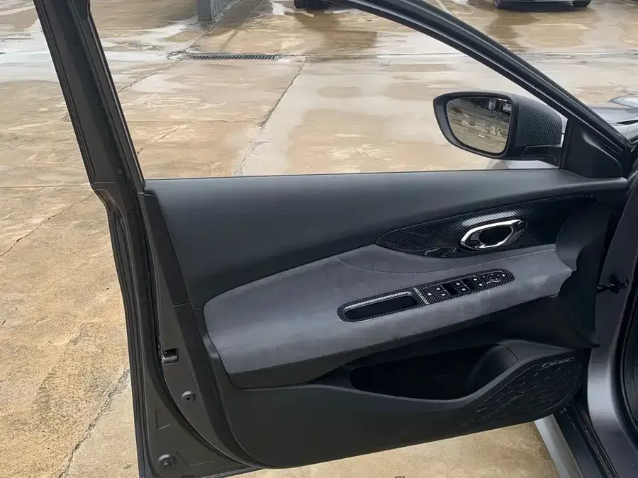 GAC Trumpchi Shadow Leopard Shadow Leopard 2023 400T Automatic R PRO 2023 — миниатюра 2