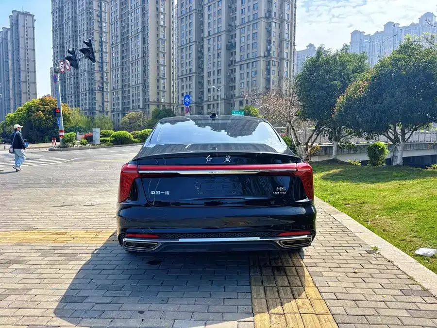 Hongqi H5 Hongqi H5 2023 2.0T Automatic Intelligent Connected Flag Edition 2022 — миниатюра 2