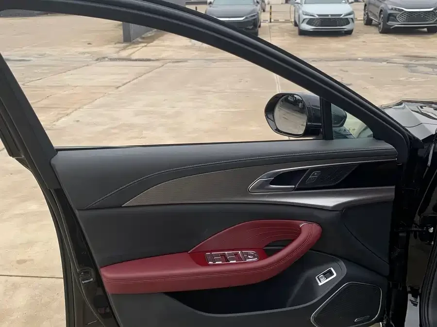 Hongqi H5 Hongqi H5 2023 2.0T Automatic Intelligent Connection Flagship Edition 2023 — миниатюра 2