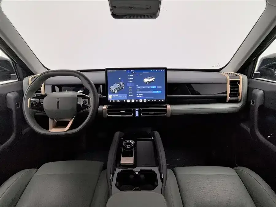 iCAR 03 iCAR 03 2024 501km 4WD long range advanced version 2024 — миниатюра 2