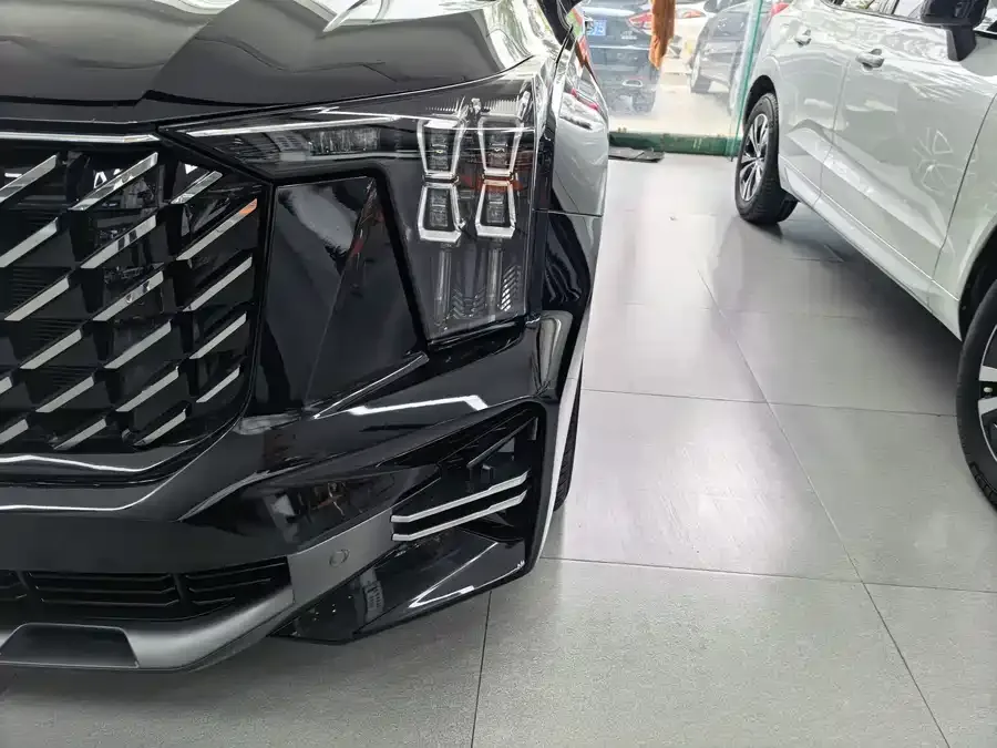 GAC Trumpchi GS8 Trumpchi GS8 2025 Pilot Series 2.0TGDI 2WD Luxury Edition 5 Seaters 2024 — миниатюра 3
