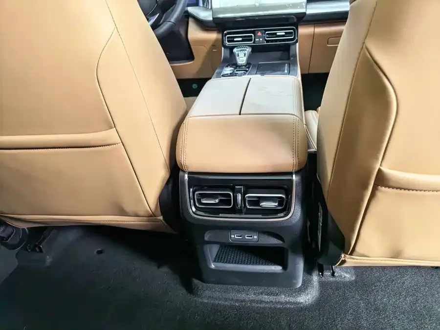 GAC Trumpchi GS8 Trumpchi GS8 2025 Pilot Series 2.0TGDI 2WD Luxury Edition 5 Seaters 2024 — миниатюра 5