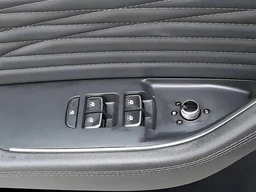 Hongqi HS5 Hongqi HS5 2022 facelift 2.0T Zhilian Qixiang Edition 2022 — миниатюра 3