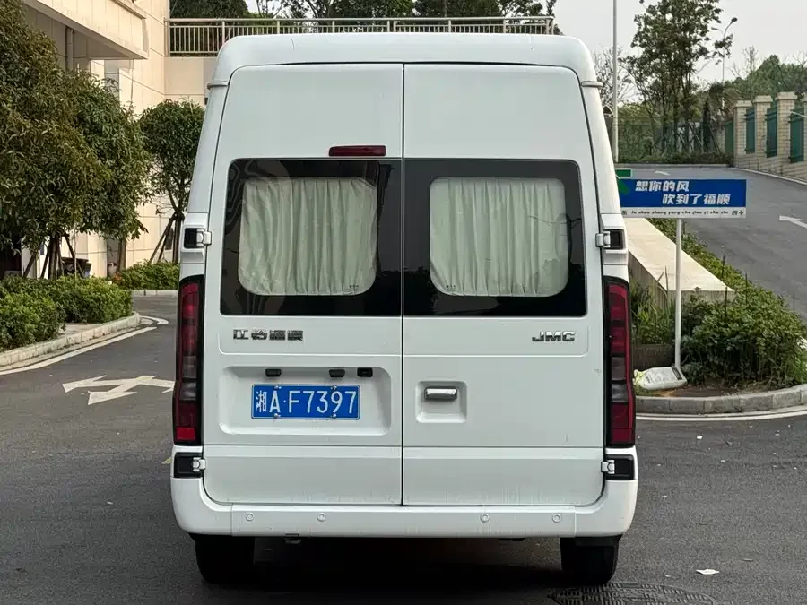 Jiangling Fushun Jiangling Fushun 2023 2.0T Manual Medium Wheelbase High Roof Passenger Transport Edition Business Model 9 Seats (Non-Commercial) 2023 — миниатюра 2