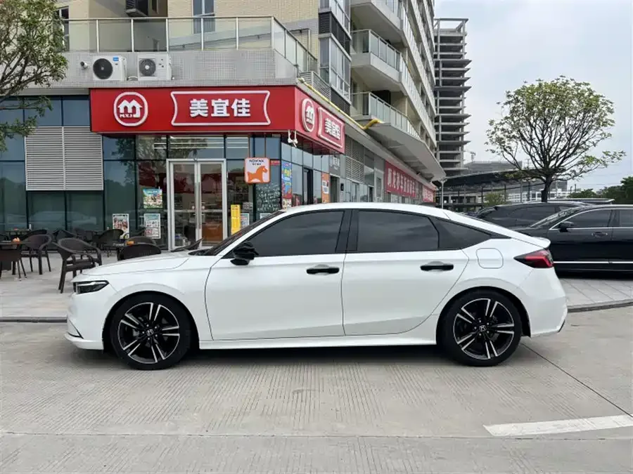 Honda Integra Stylish 2023 HATCHBACK 240TURBO CVT Magic NightDeluxe Edition 2023 — миниатюра 3