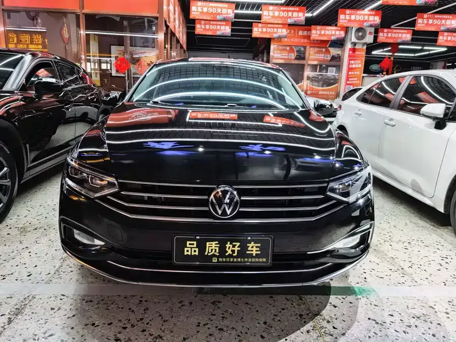 Volkswagen Magotan Magotan 2023 2 million commemorative edition 330TSI DSG luxury model 2022 — миниатюра 3