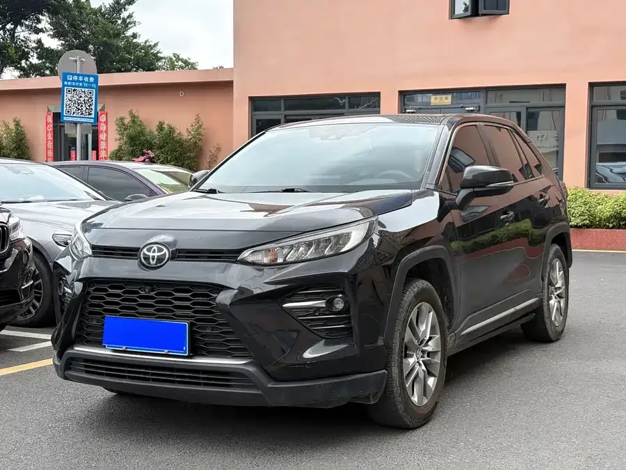 Toyota Wildlander Wildlander 2022 2.0L CVT 2WD Luxury PLUS Edition 2023 — фото 1, купить с доставкой в Москву