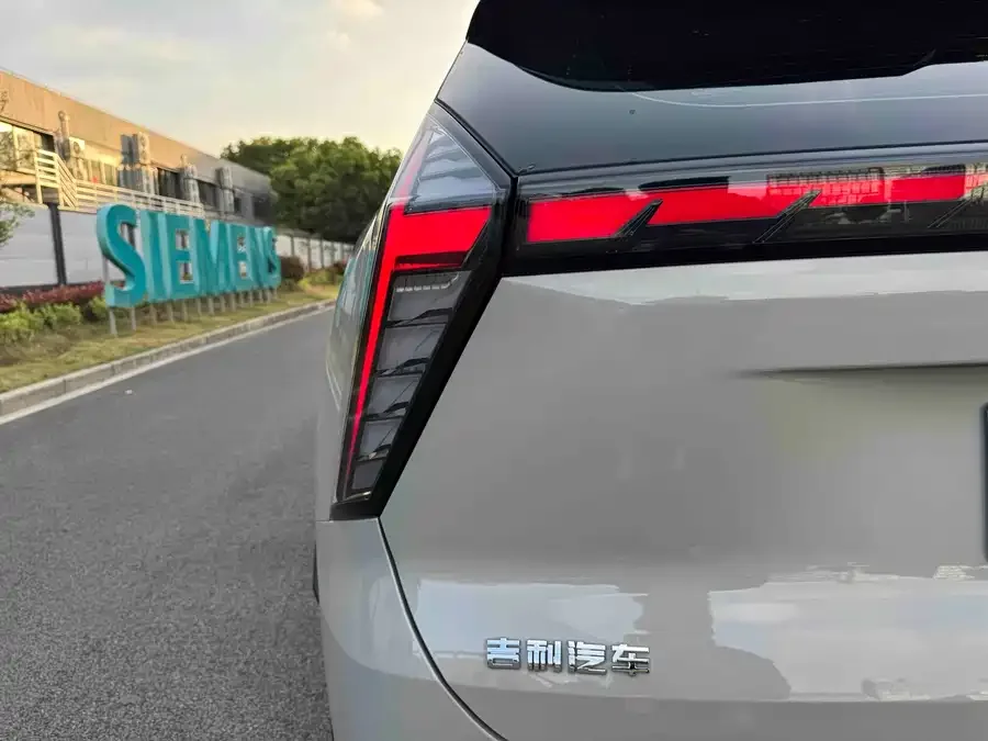 Geely Atlas L Boyue L 2024 1.5TD DCT Flagship Edition 2025 — миниатюра 4