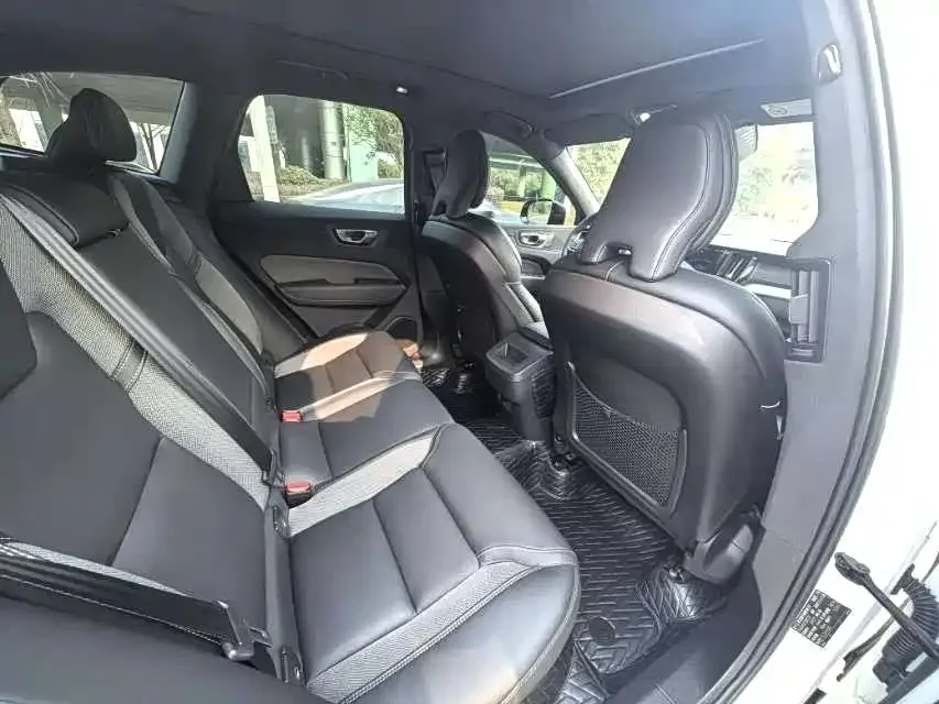 Volvo XC60 2024 B5 4WD Zhiyuan Sports Edition 2024 — миниатюра 2