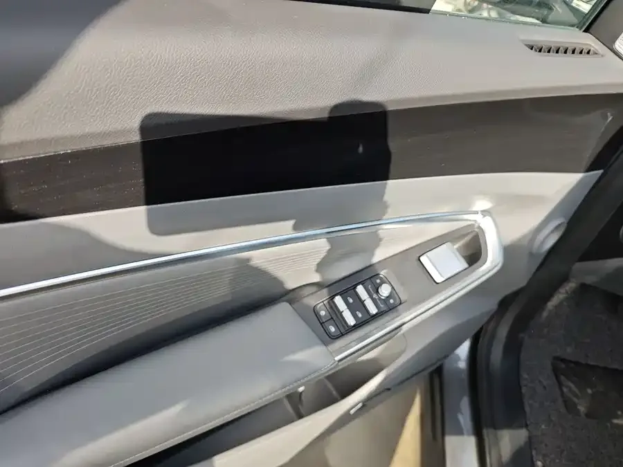 Geely Atlas Boyue 2026 1.5TD beautiful 2026 — миниатюра 5