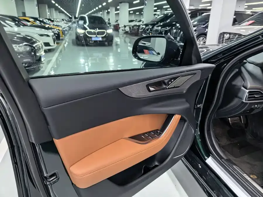 Jaguar XEL 2024 2.0T 250PS R-DYNAMIC S aggressive sports version 2024 — миниатюра 4