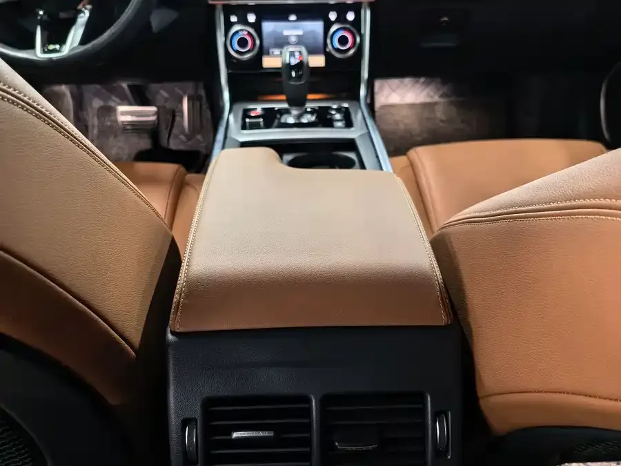 Jaguar XEL 2024 2.0T 250PS R-DYNAMIC S aggressive sports version 2024 — миниатюра 5