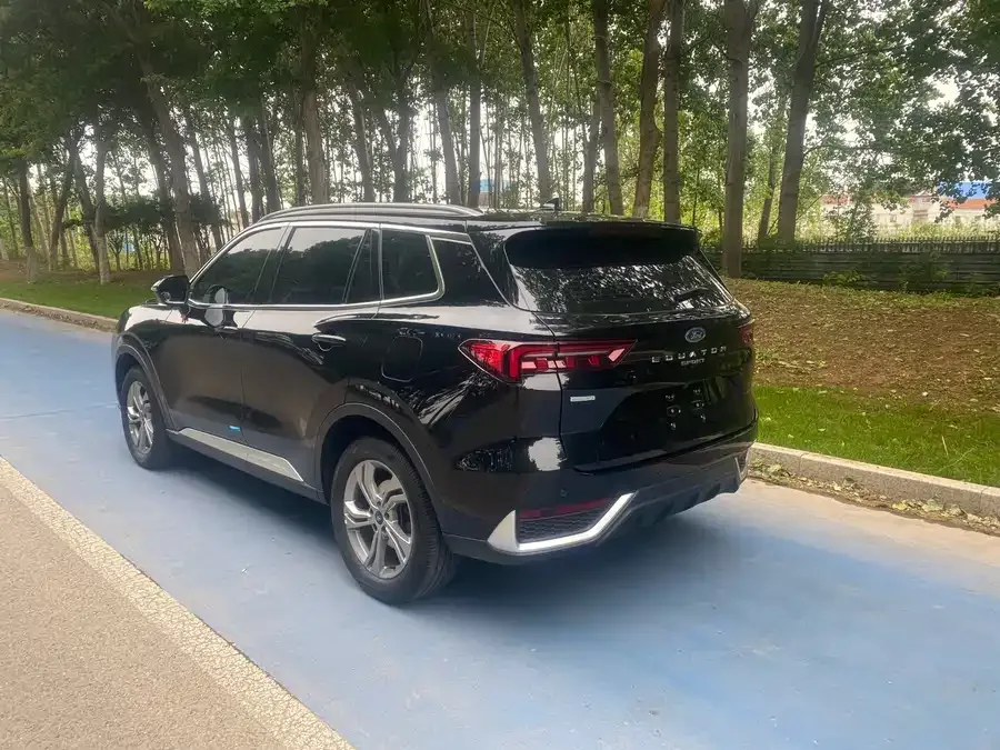 Ford Lingrui 2022 EcoBoost 170 Platinum Edition 2023 — миниатюра 2