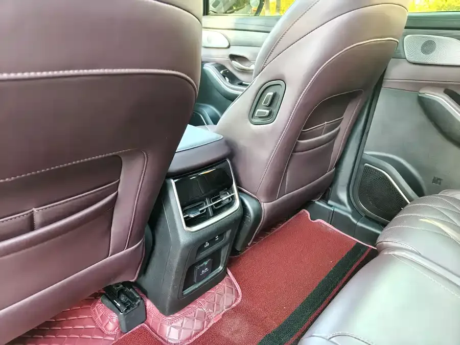 Jetour X90 PRO JETOUR X90 PRO 2024 2.0T DCT Premium Edition 7 Seaters 2024 — миниатюра 4