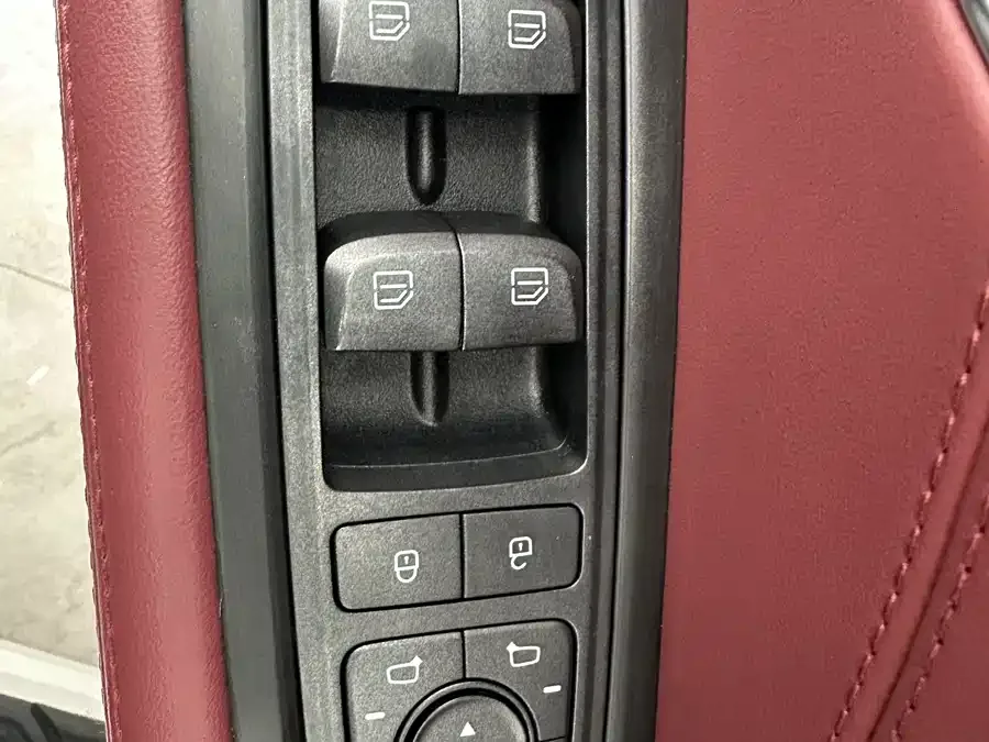 Jetour X70 PLUS JETOUR X70 PLUS 2023 1.5T DCT Brave PLUS 5-seater 2023 — миниатюра 5