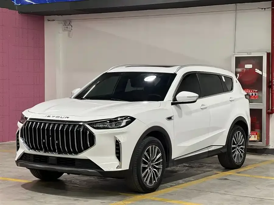 Jetour X70 PLUS JETOUR X70 PLUS 2023 1.5T DCT Brave PLUS 7-seater 2023 — фото 1, купить с доставкой в Москву