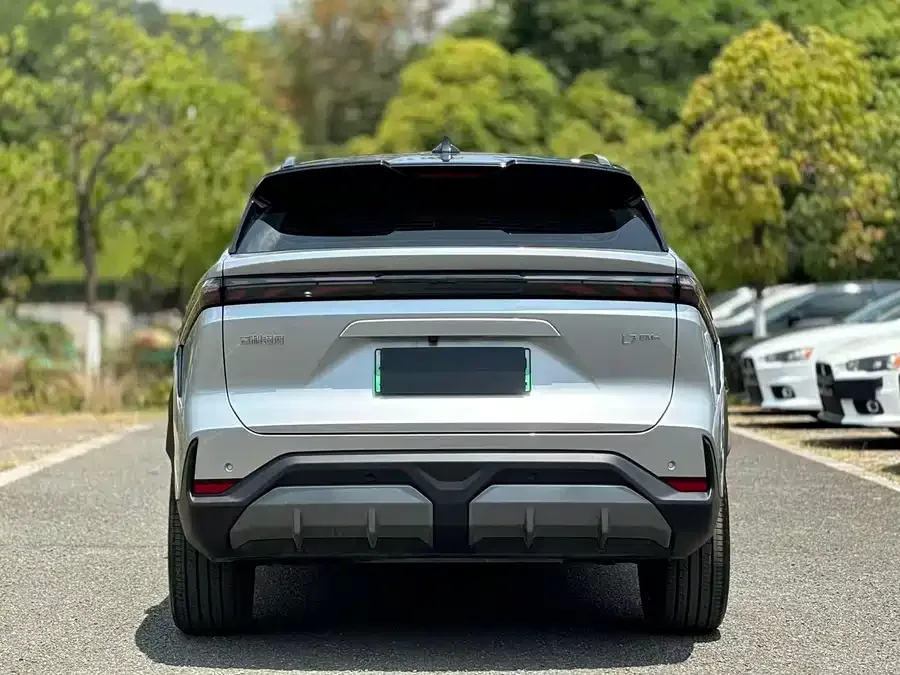 Geely Galaxy L7 Galaxy L7 2025 EM-i 115km Exploration+ Edition 2025 — миниатюра 2