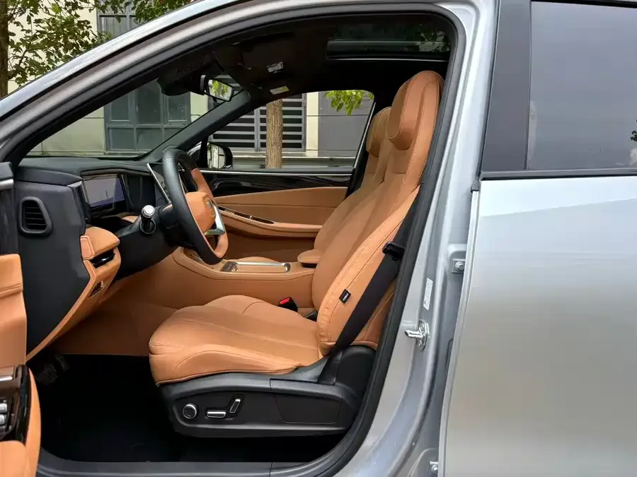 Geely Galaxy L7 Galaxy L7 2025 EM-i 115km Exploration+ Edition 2025 — миниатюра 4