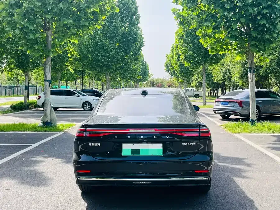 Geely Galaxy A7 Galaxy A7 2025 EM-i 150km Explorer+ Edition 2026 — миниатюра 3