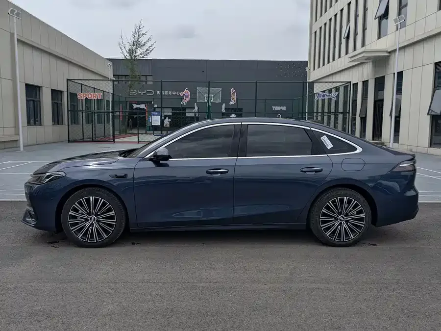 Geely Galaxy A7 Galaxy A7 2025 EM-i 150km Starship Edition 2025 — миниатюра 2