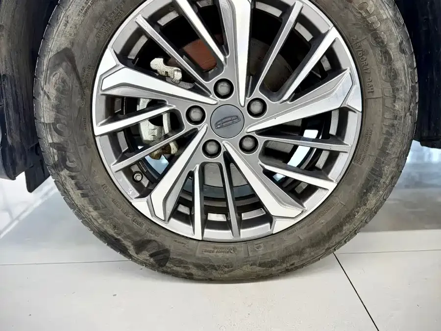 Geely Coolray SX11 Binyue 2021 1.4T DCT Platinum Edition 2022 — миниатюра 3