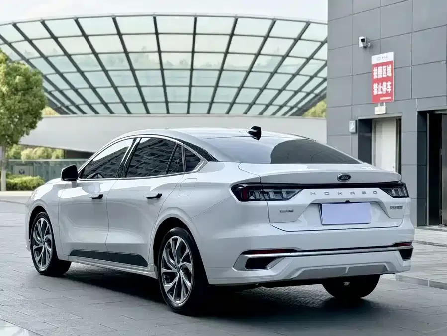 Ford Mondeo 2022 Mondeo EcoBoost 245 Extreme Edition 2022 — миниатюра 4