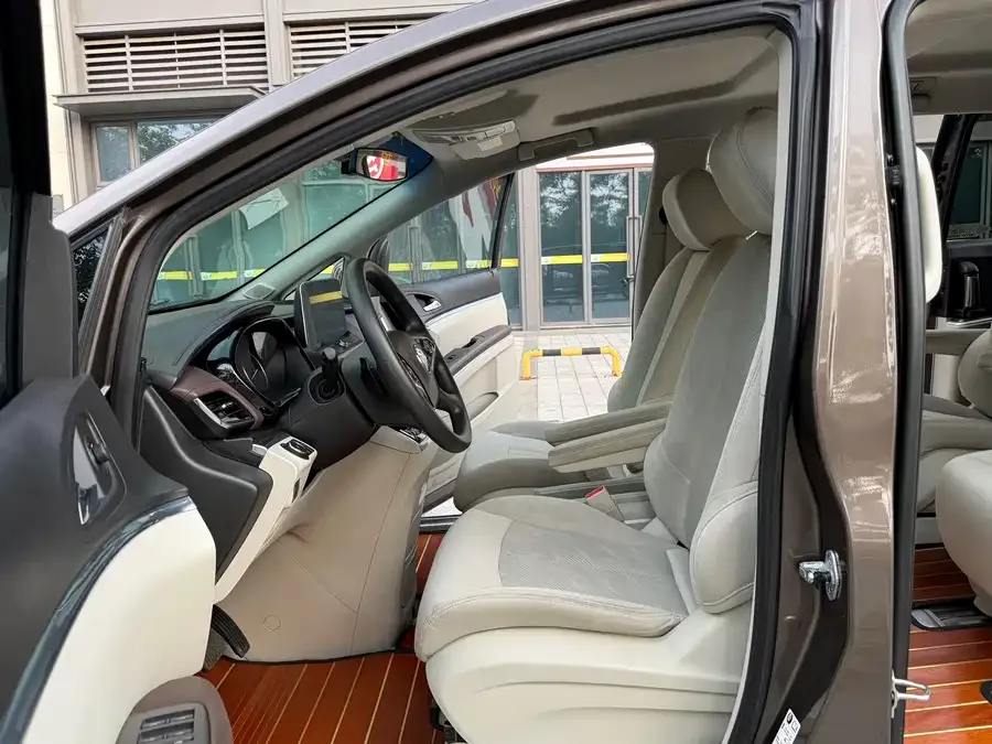 Buick GL8 2023 Land Business Class Smart Edition 2023 — миниатюра 2
