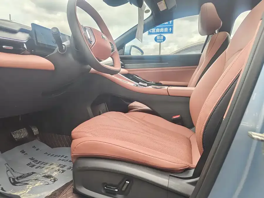 Geely Galaxy L6 Galaxy L6 2025 EM-i 140km Starship Edition 2025 — миниатюра 2