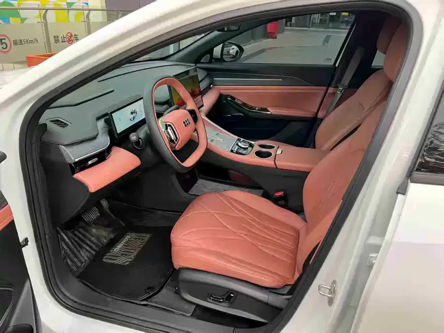 Geely Galaxy L6 Galaxy L6 2025 EM-i 140km Exploration+ Edition 2025 — миниатюра 2