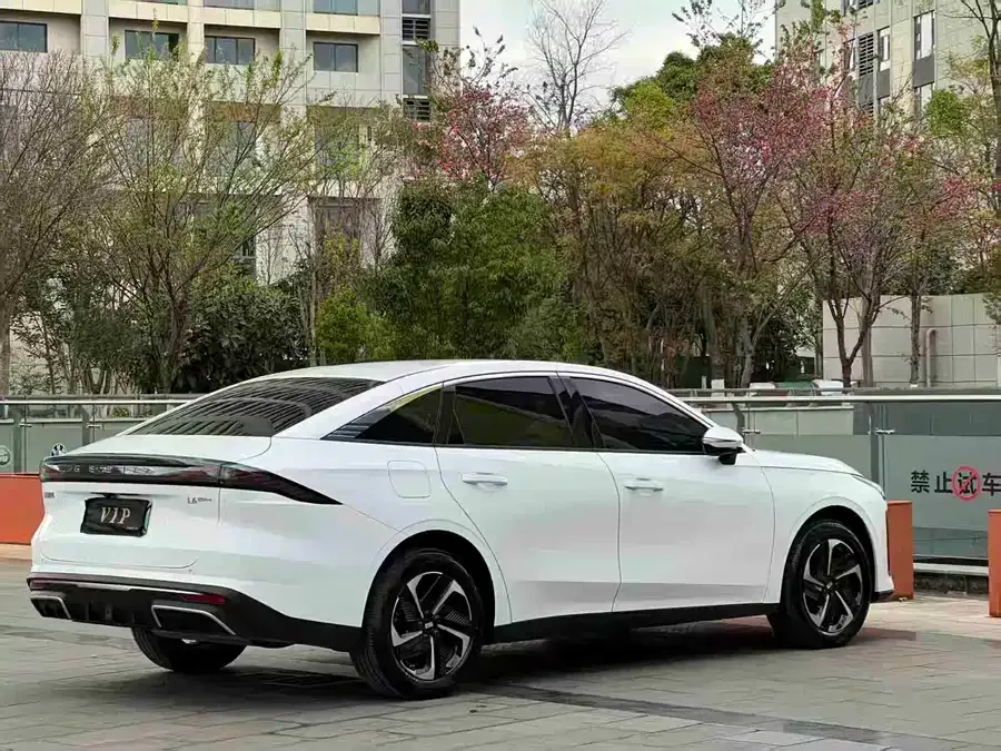 Geely Galaxy L6 Galaxy L6 2025 EM-i 140km Exploration+ Edition 2025 — миниатюра 3