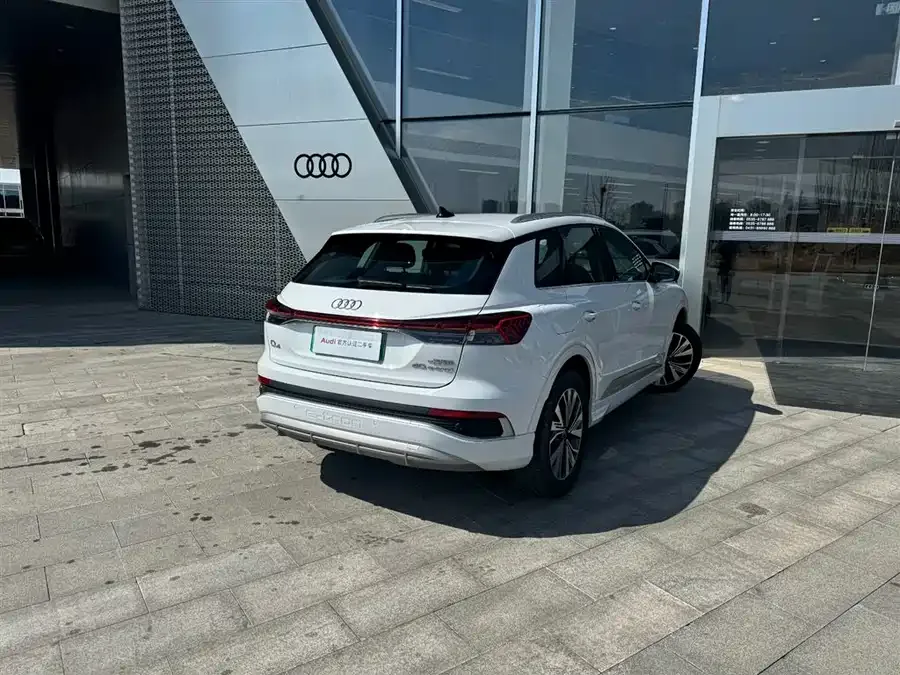 Audi Q4 e-tron 2024 40 e-tron Creative Edition 2024 — миниатюра 3