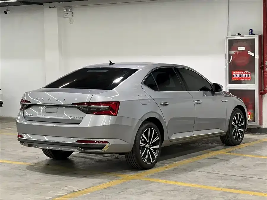 Skoda SuperB Superpa 2024 TSI280 DSG Exclusive Edition 2024 — миниатюра 2