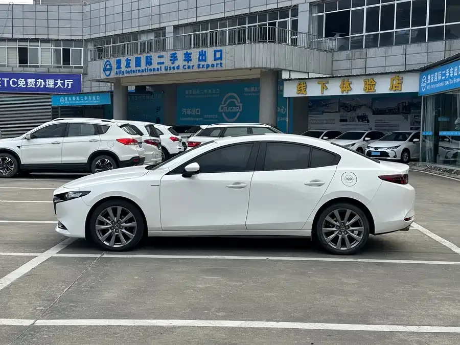 Mazda Axela Mazda3 Angkesela 2022 2.0L automatic quality version 2023 — миниатюра 3