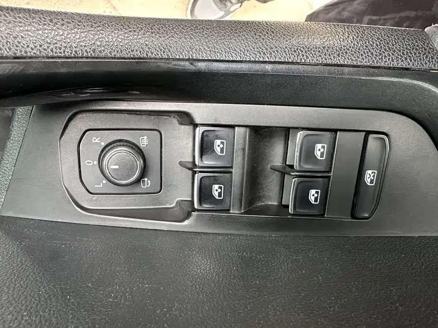 Skoda Karoq Korok 2022 TSI280 Luxury Edition 2022 — миниатюра 5