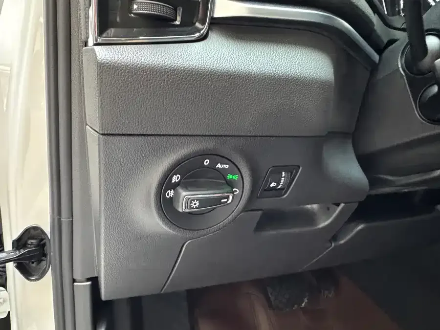Skoda Karoq Korok 2022 TSI280 Premium Edition 2022 — миниатюра 5