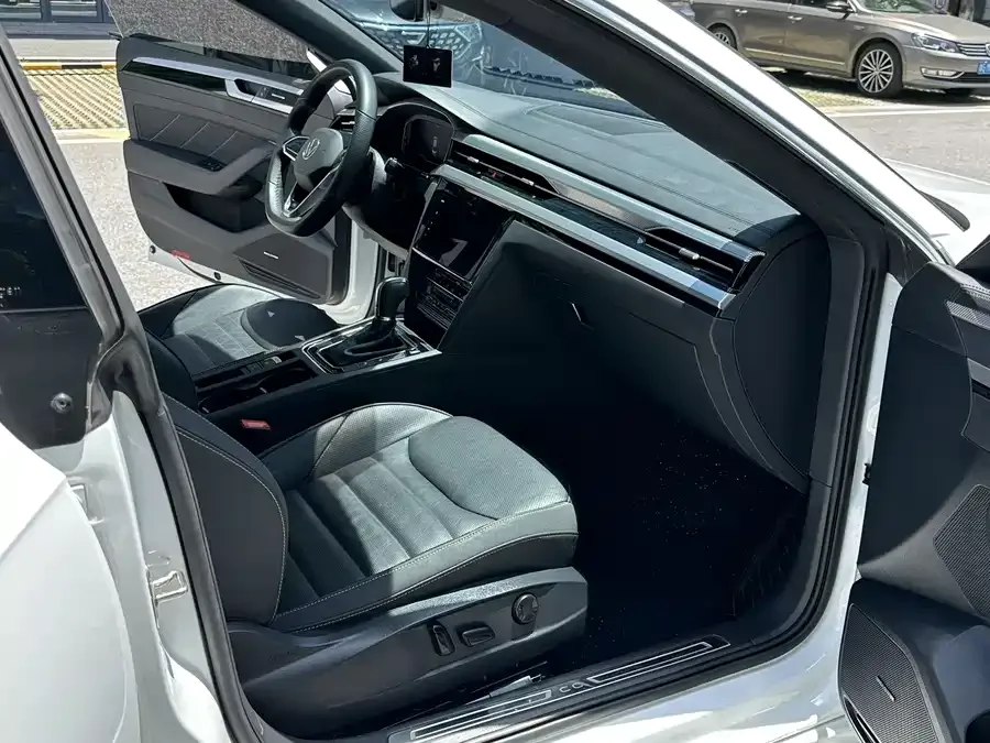 Volkswagen FAW- CC FAW-Volkswagen CC 2023 380TSI Eye-catching Edition 2023 — миниатюра 4