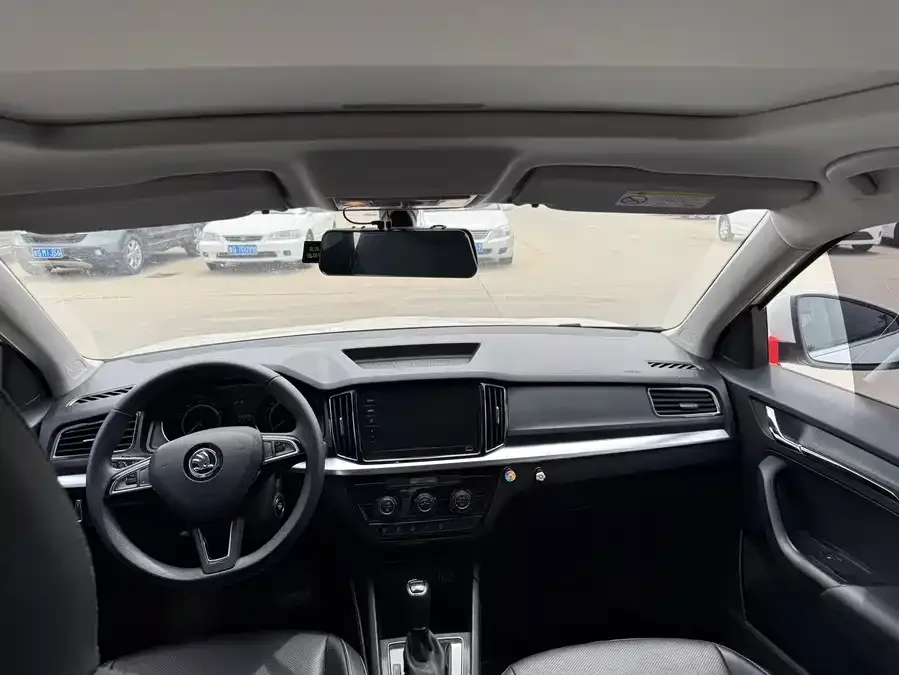 Skoda Kamiq Komic 2022 1.5L automatic comfort version 2023 — миниатюра 2