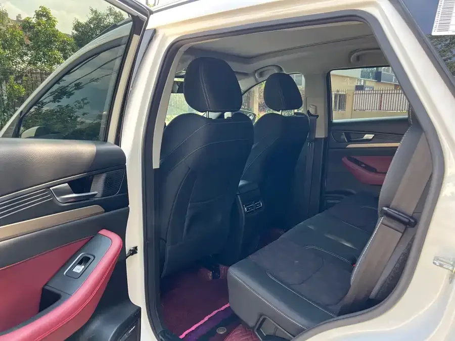 Jetour X70 JETOUR X70 2023 1.5T DCT Beyond PRO Edition 7 Seaters 2023 — миниатюра 2