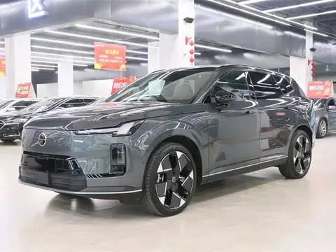 Volvo XC70 plug-in hybrid 2025 купить в Москве