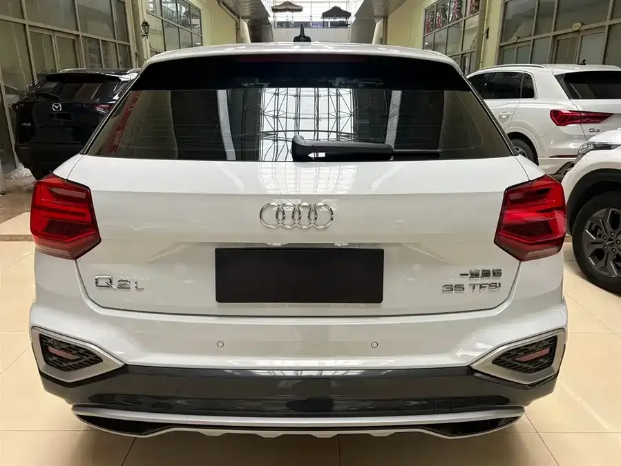 Audi Q2L 2022 35 TFSI Enterprising and Elegant Model 2022 — миниатюра 2