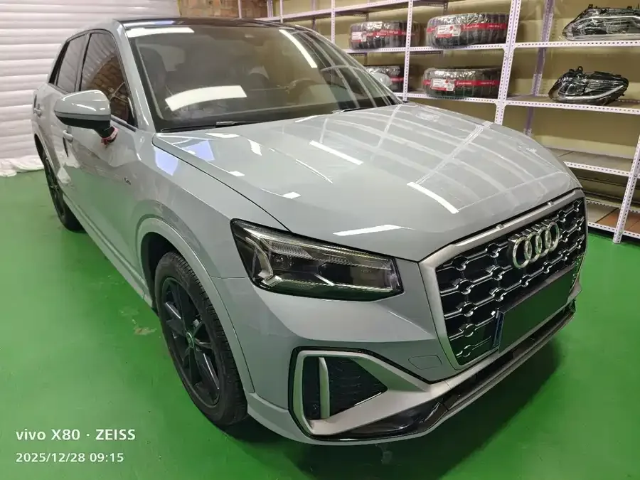 Audi Q2L 2022 35 TFSI aggressive and dynamic model 2022 — миниатюра 3