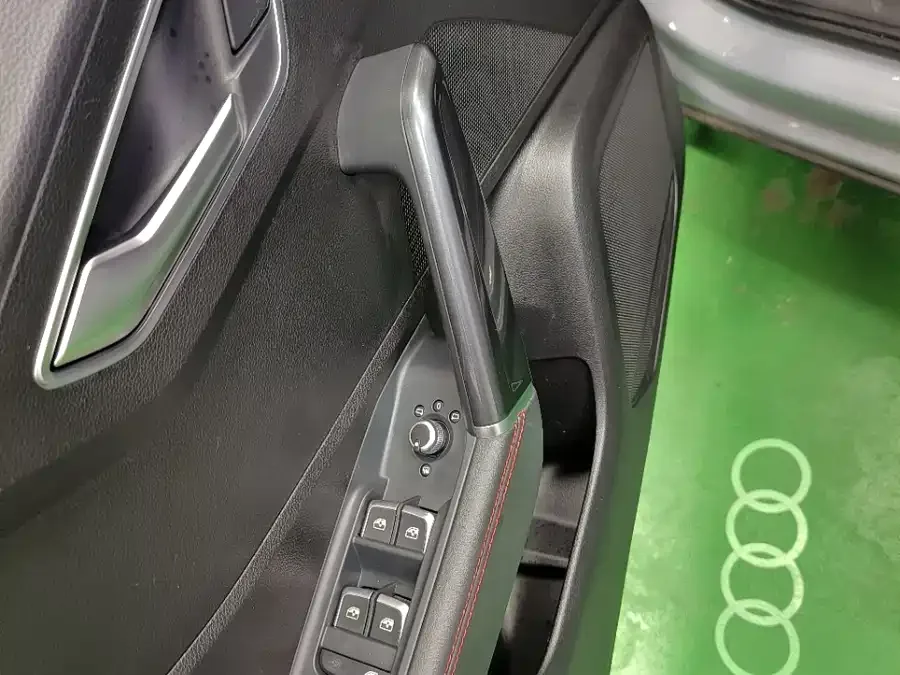 Audi Q2L 2022 35 TFSI aggressive and dynamic model 2022 — миниатюра 5