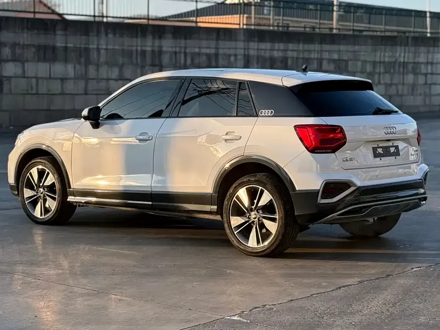 Audi Q2L 2022 35 TFSI aggressive and dynamic model 2022 — миниатюра 2