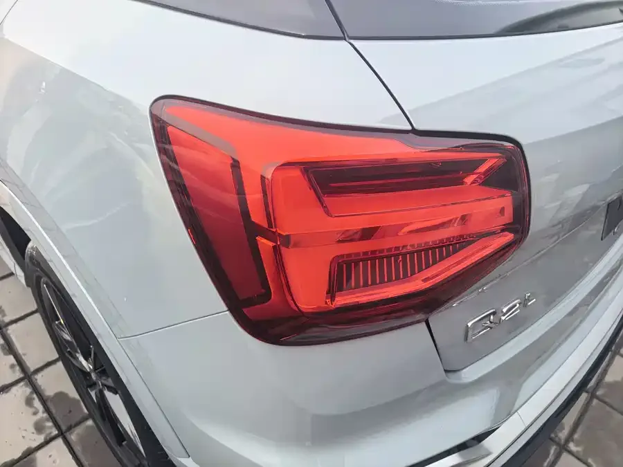 Audi Q2L 2022 35 TFSI aggressive and dynamic model 2023 — миниатюра 2