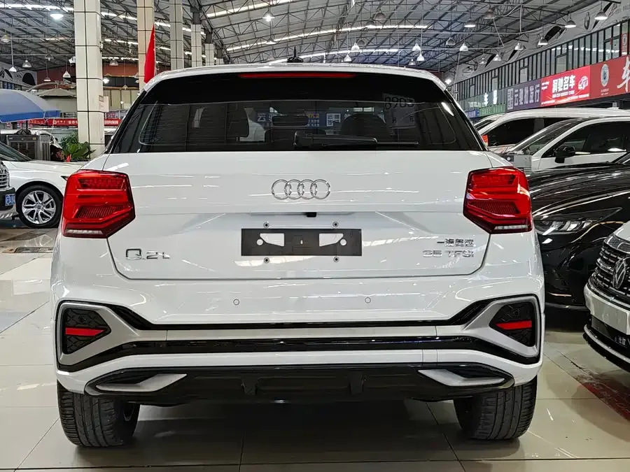 Audi Q2L 2022 35 TFSI aggressive and dynamic model 2022 — миниатюра 2